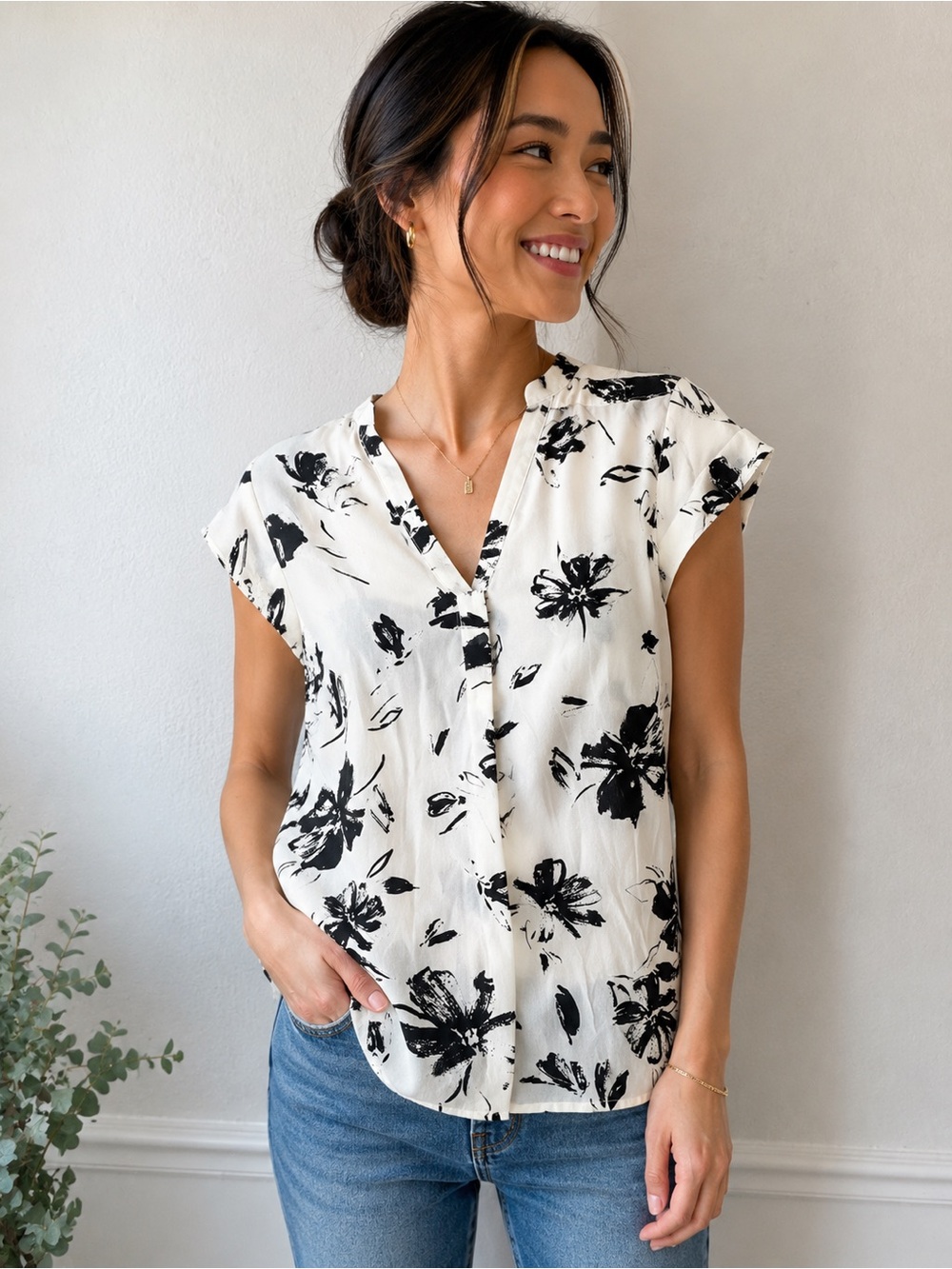 Fun2Fun Black White Floral Blouse Size Small